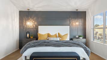 4 dormitorios, escritorio, tabla de planchar con plancha y cuna de viaje