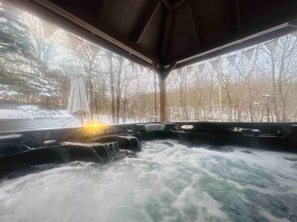 Outdoor spa tub - ~Covered Hot Tub & Sauna, very PRIVATE backyard, indoor slide, Centrally Located (Long Pond)