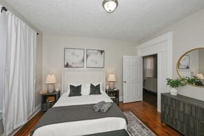 3 bedrooms, iron/ironing board, WiFi, bed sheets