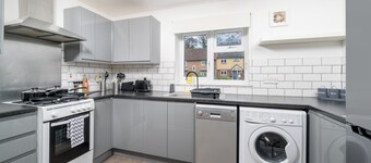 Pet-Friendly 1-Bedroom Apartment in Crawley