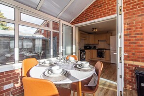 Dining - Mandarin Styles 3 Bedroom w/Garden in Derby (Derby)