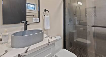 Luxury 1BR Suite in the Heart of Montrose - Minutes from Med Ctr and Downtown
