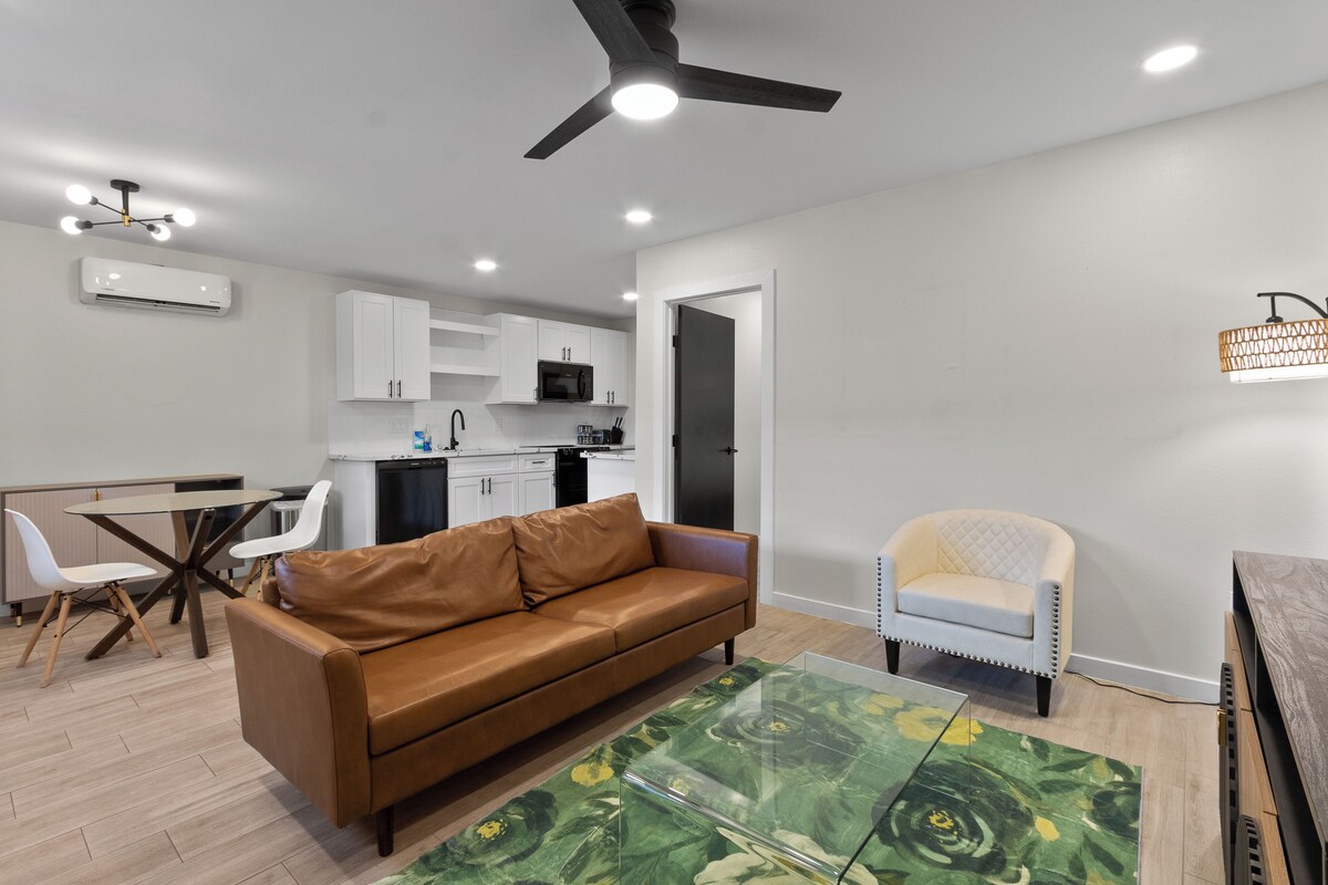 Luxury 1BR Suite in the Heart of Montrose - Minutes from Med Ctr and Downtown
