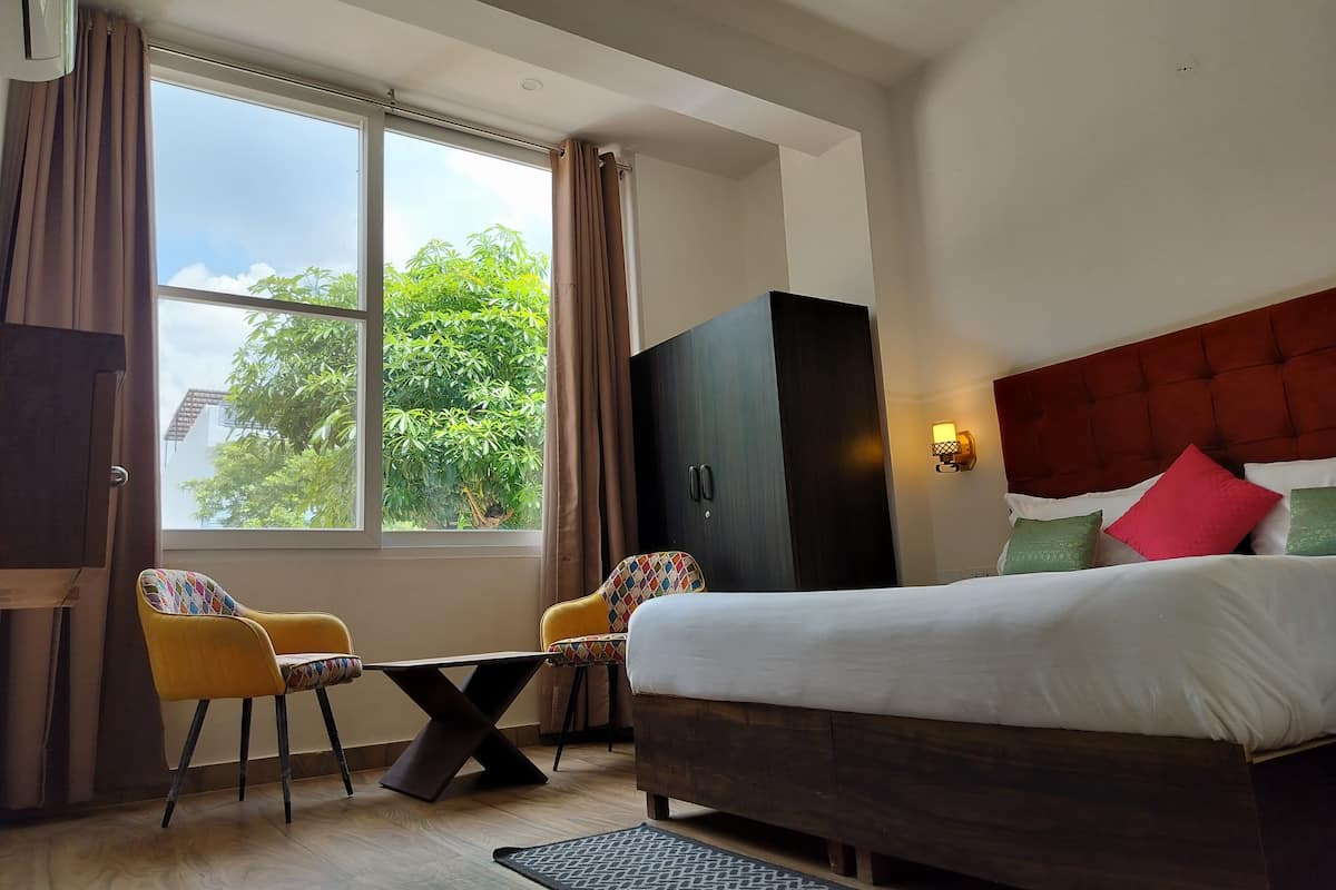 Premium Room | Desk, laptop workspace, soundproofing, free WiFi
