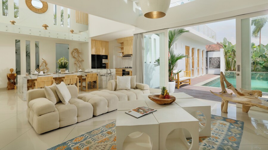 더 수아르 사누르 바이 나쿨라