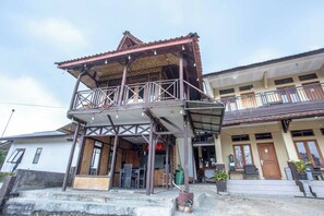 Front of property - ARBA Artana & Chipsari Hotel Pangalengan (Pangalengan)
