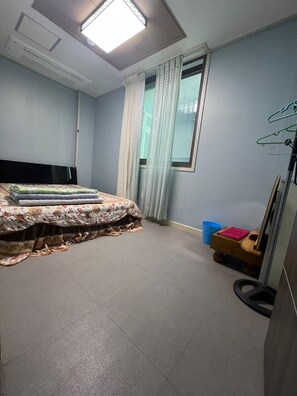 Double or Twin Room, 1 Queen Bed, Non Smoking, Microwave | Laptop workspace, free WiFi - JJBRO HOSTELL (Mokpo)