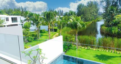 Luxury 4 Bedrooms Riverfront Villa Sanctuary Ho Tram- Cooking,BBQ & Pets allowed