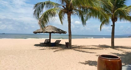 Luxury 4 Bedrooms Riverfront Villa Sanctuary Ho Tram- Cooking,BBQ & Pets allowed