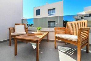 Luxury Apartment, 3 Bedrooms, Private Pool | Balcony