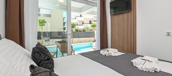 Smash A - Apartments with private pool 