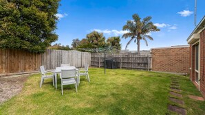 Outdoor dining - Rosebud Family Retreat (Rosebud)