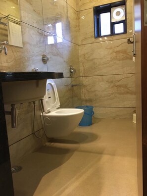 Bathroom - Hotel New Golden Veena (Abu Road)