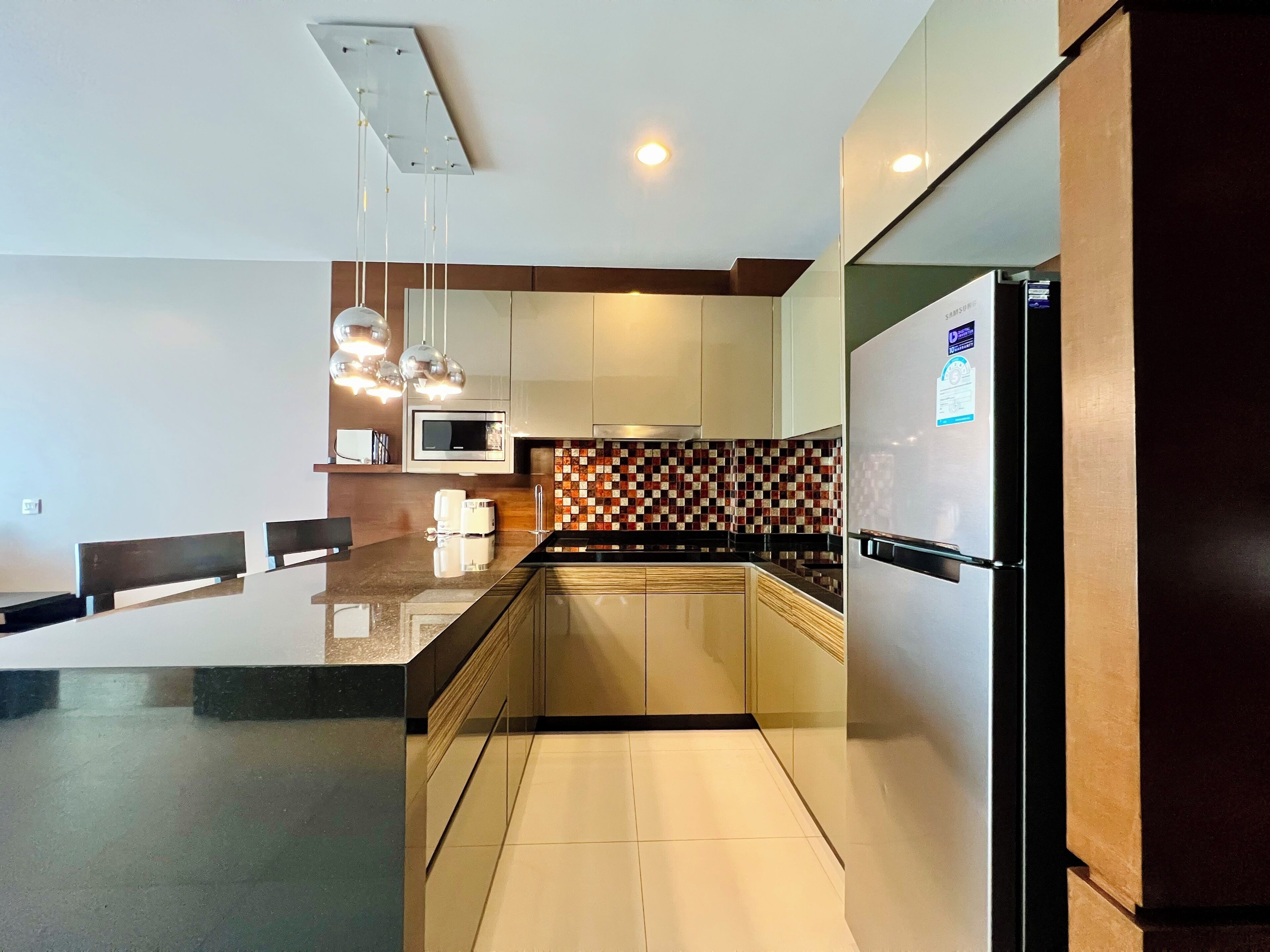 Grand Apartment | Private kitchen | Stovetop, electric kettle, toaster, cookware/dishes/utensils
