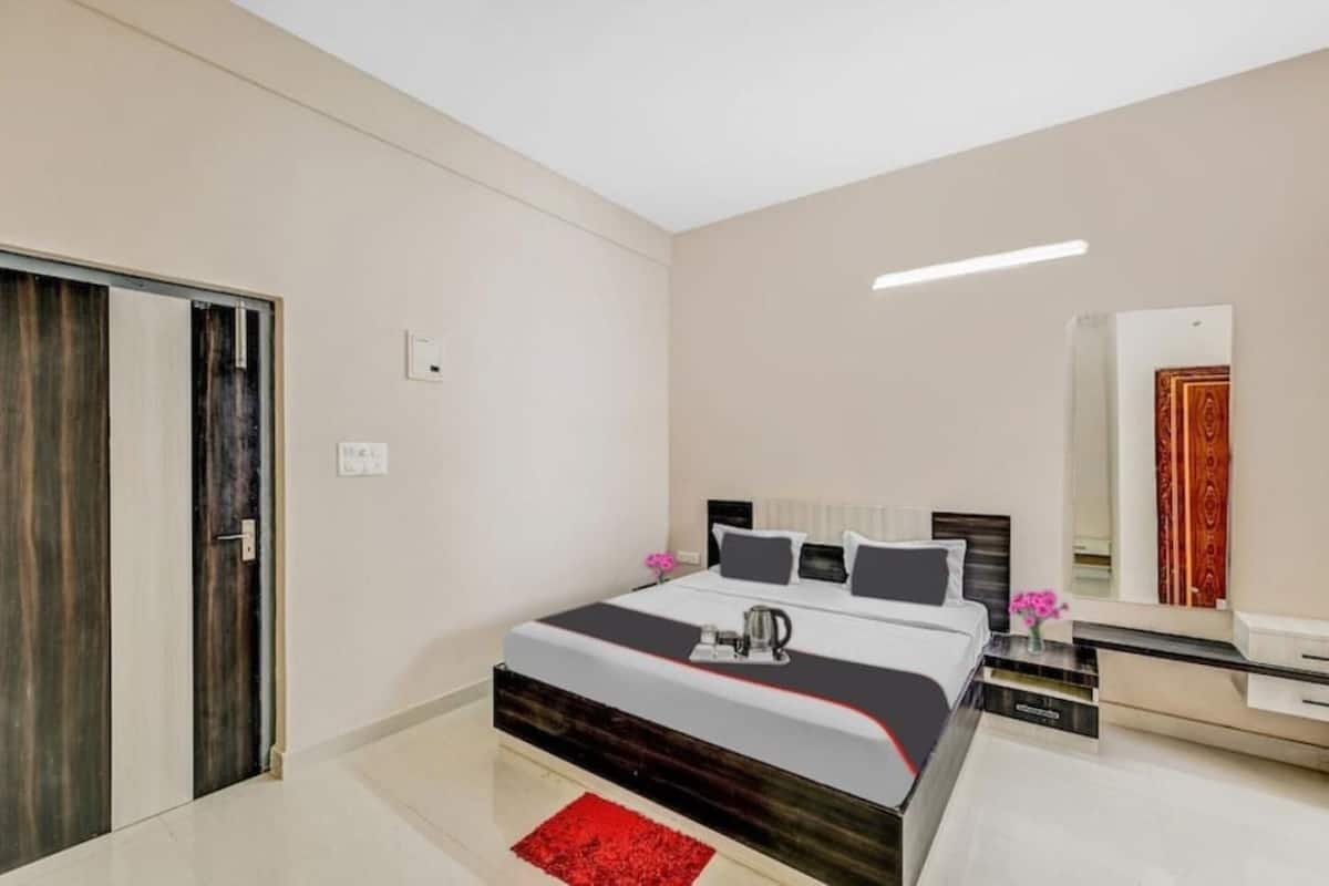 Classic Triple Room, City View