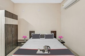Quarto triplo premium, vista para a cidade | Wi-Fi de cortesia, roupa de cama