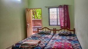 Standard Room | Desk, free WiFi - Saimatha Residency (Kumta)