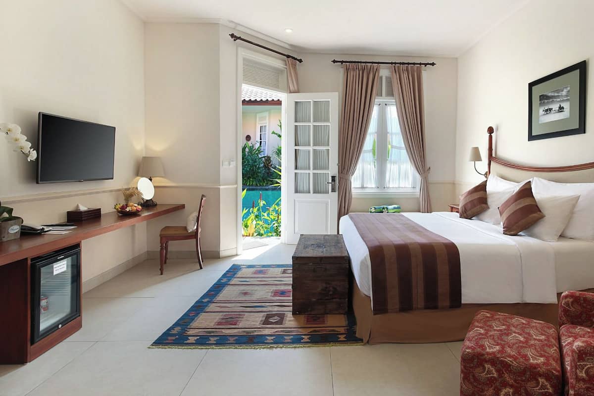 Habitación Premier, vistas a la piscina | 1 dormitorio, caja fuerte, escritorio y wifi gratis