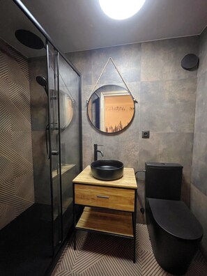 Basic Twin Room | Bathroom