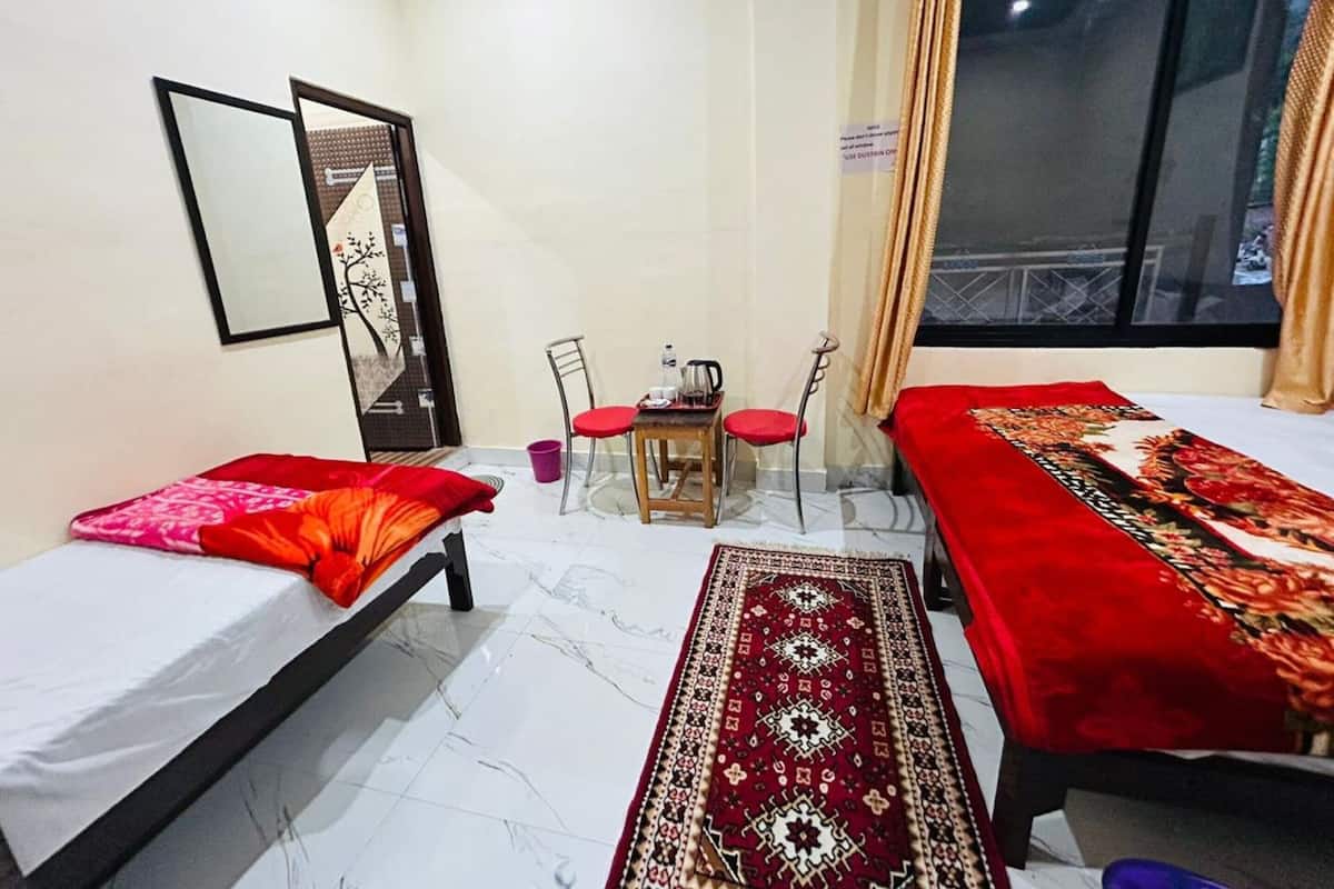 Royal Room | Free WiFi, bed sheets