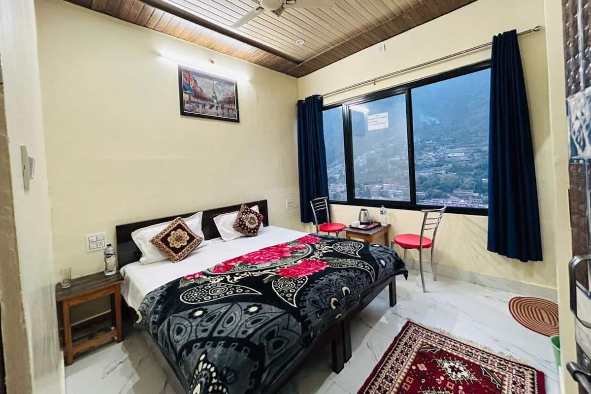Standard Double Room | Free WiFi, bed sheets