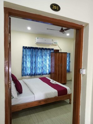 In-room safe, desk, free WiFi - Hotel Lavish Inn (Bhubaneshwar)