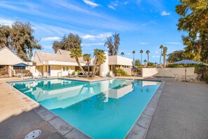 Unclassified image, 3 of 40, button