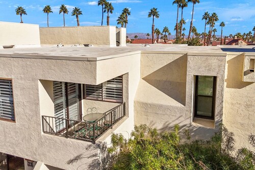 Prime El Paseo Condo w/ Community Pool & Spa, Tennis & Golf – Walk to Shops, Dining & Attractions!