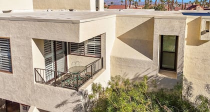 Prime El Paseo Condo w/ Community Pool & Spa, Tennis & Golf – Walk to Shops, Dining & Attractions!