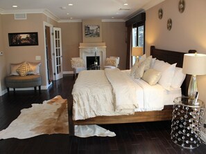 3 bedrooms, iron/ironing board, WiFi, bed sheets - Casa del Sol in the Hollywood Hills-Views, Pool, Best Location!  (Los Angeles)