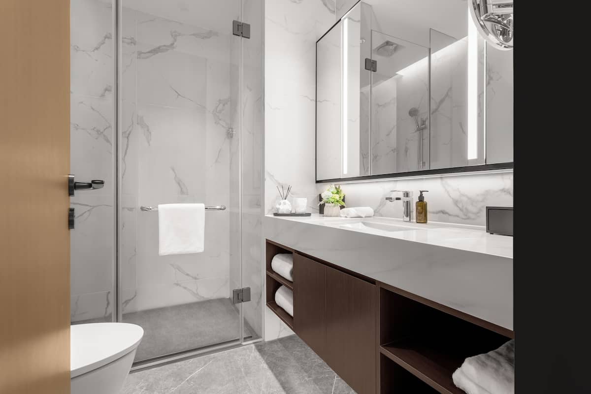 Premier Apartment, 3 Bedrooms | Bathroom | Free toiletries, hair dryer, bathrobes, slippers