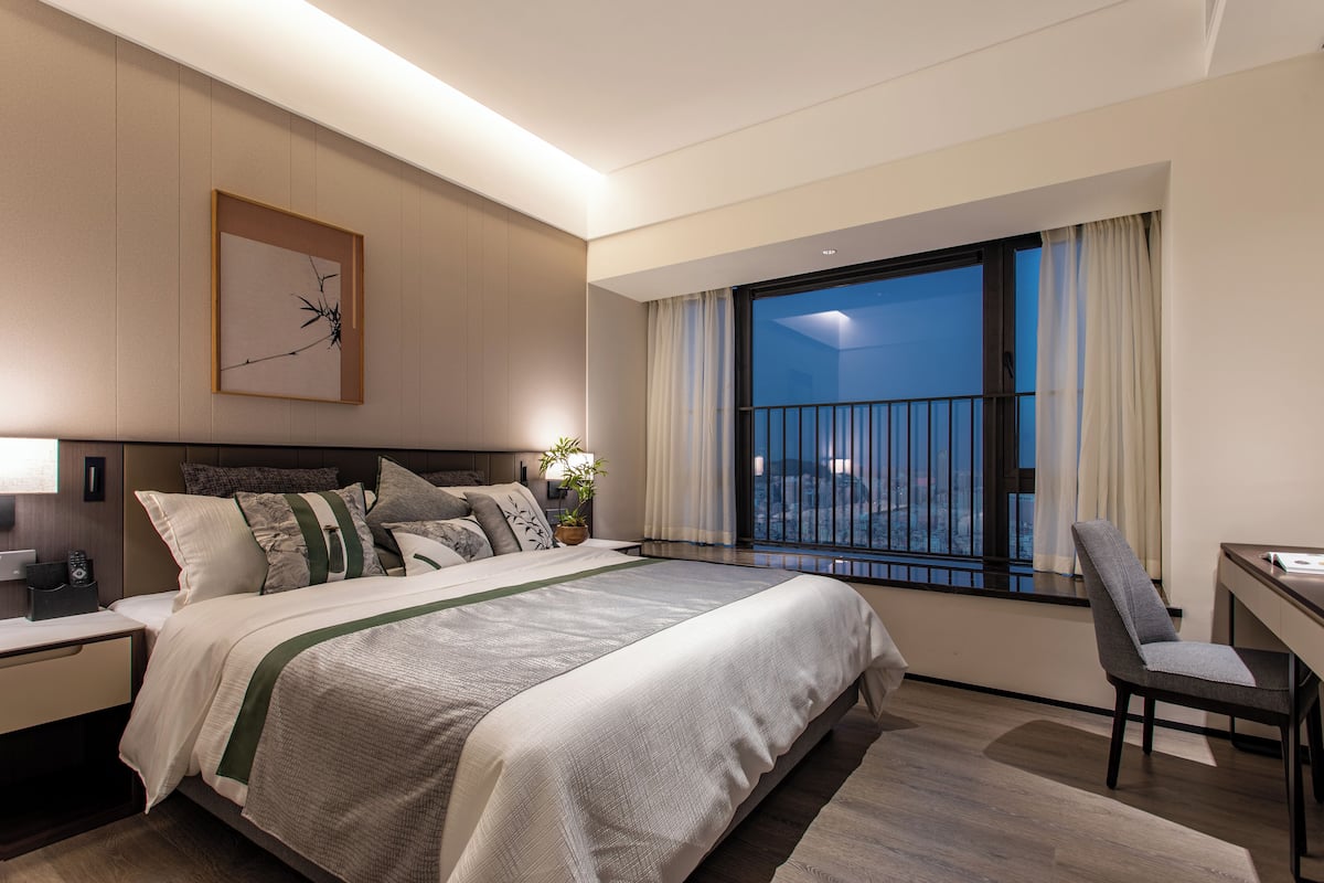 Premier Apartment, 2 Bedrooms | 1 bedroom, down comforters, in-room safe, desk
