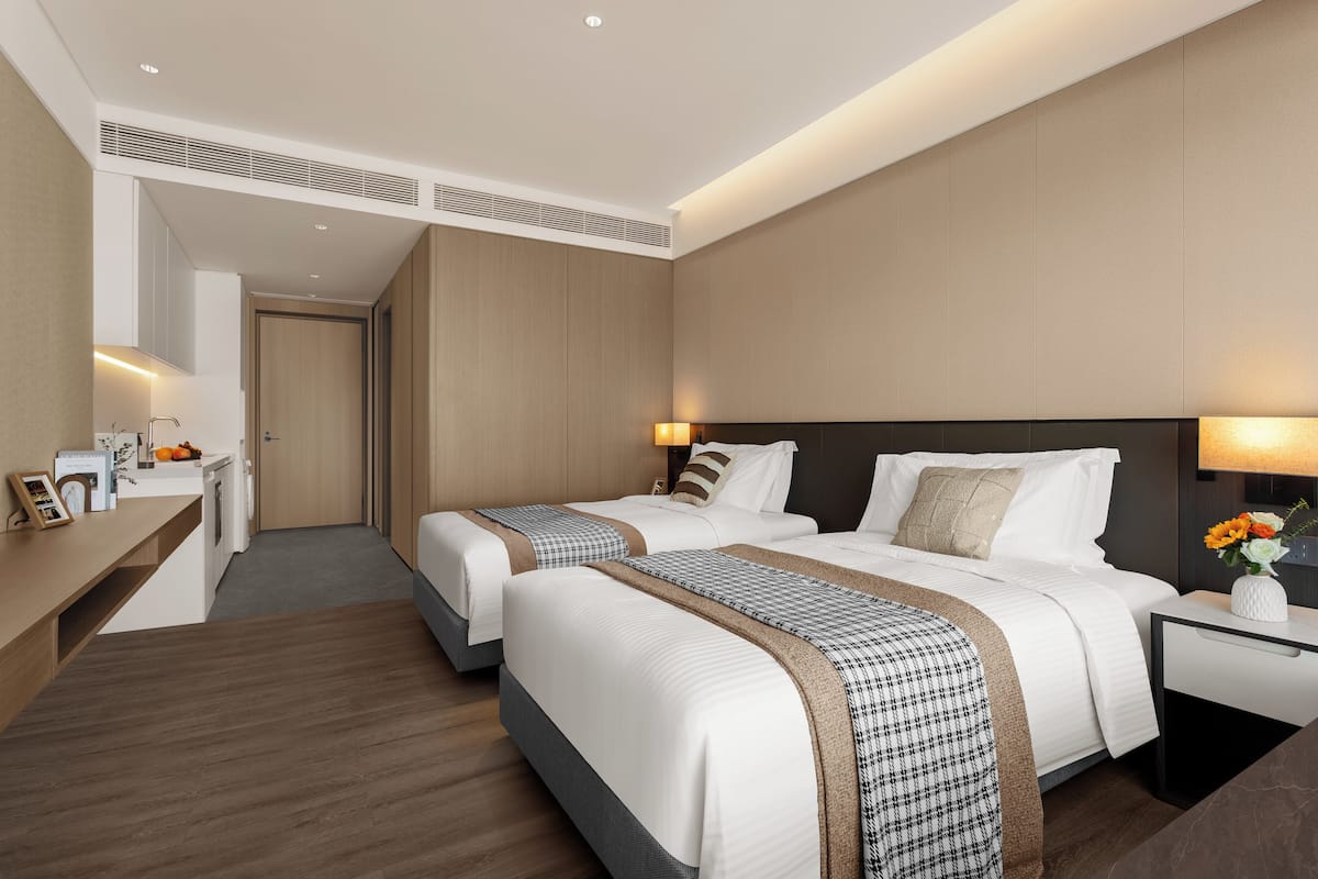 Studio (Twin) | 1 bedroom, down duvets, in-room safe, desk