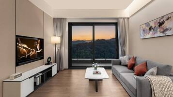 1 bedroom, down duvets, in-room safe, desk