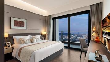 1 bilik tidur, gebar bulu kapas, peti besi dalam bilik, meja