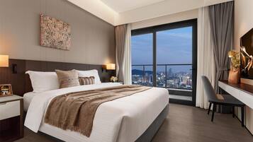 1 bedroom, down duvets, in-room safe, desk