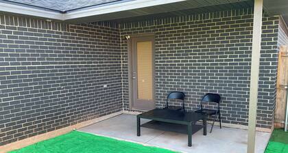 Beautiful new 3-bedroom townhome in Odessa with AC, WiFi. Enjoy your stay