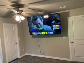 Interior - Beautiful new 3-bedroom townhome in Odessa with AC, WiFi. Enjoy your stay (Odessa)