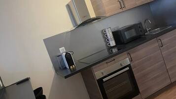 Micro-ondes, four, plaque de cuisson