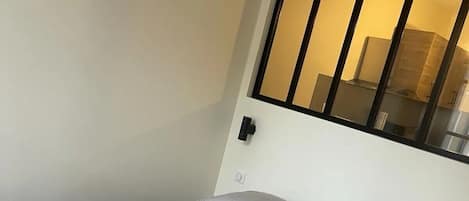 1 chambre, fer et planche Ă repasser, Wi-Fi, draps fournis