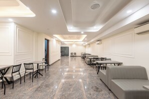 Restaurant - Saavi Hotel Sector- 45 (Gurugram)