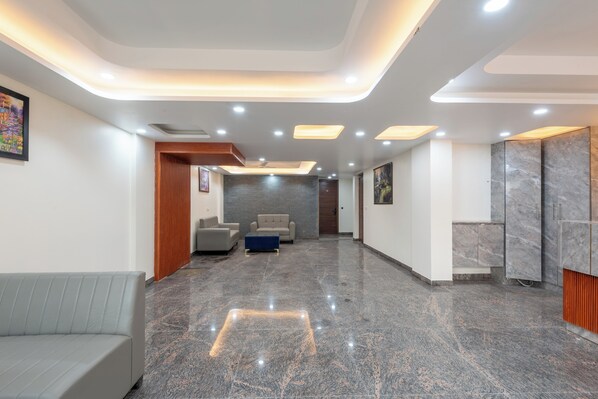 Lobby sitting area - Saavi Hotel Sector- 45 (Gurugram)