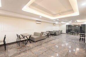 Restaurant - Saavi Hotel Sector- 45 (Gurugram)
