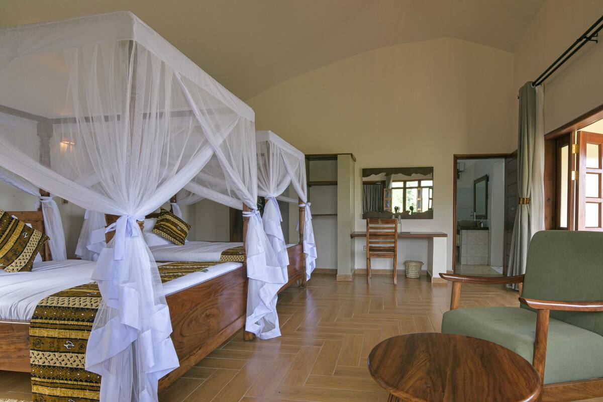 Deluxe Twin Room, Lake View | In-room safe, desk, laptop workspace, blackout drapes