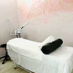 Sauna, steam room, hydrotherapy, aromatherapy, hot stone massages