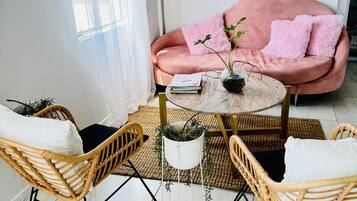 Sauna, ruang uap, hidroterapi, aromaterapi, dan pijat dengan batu panas