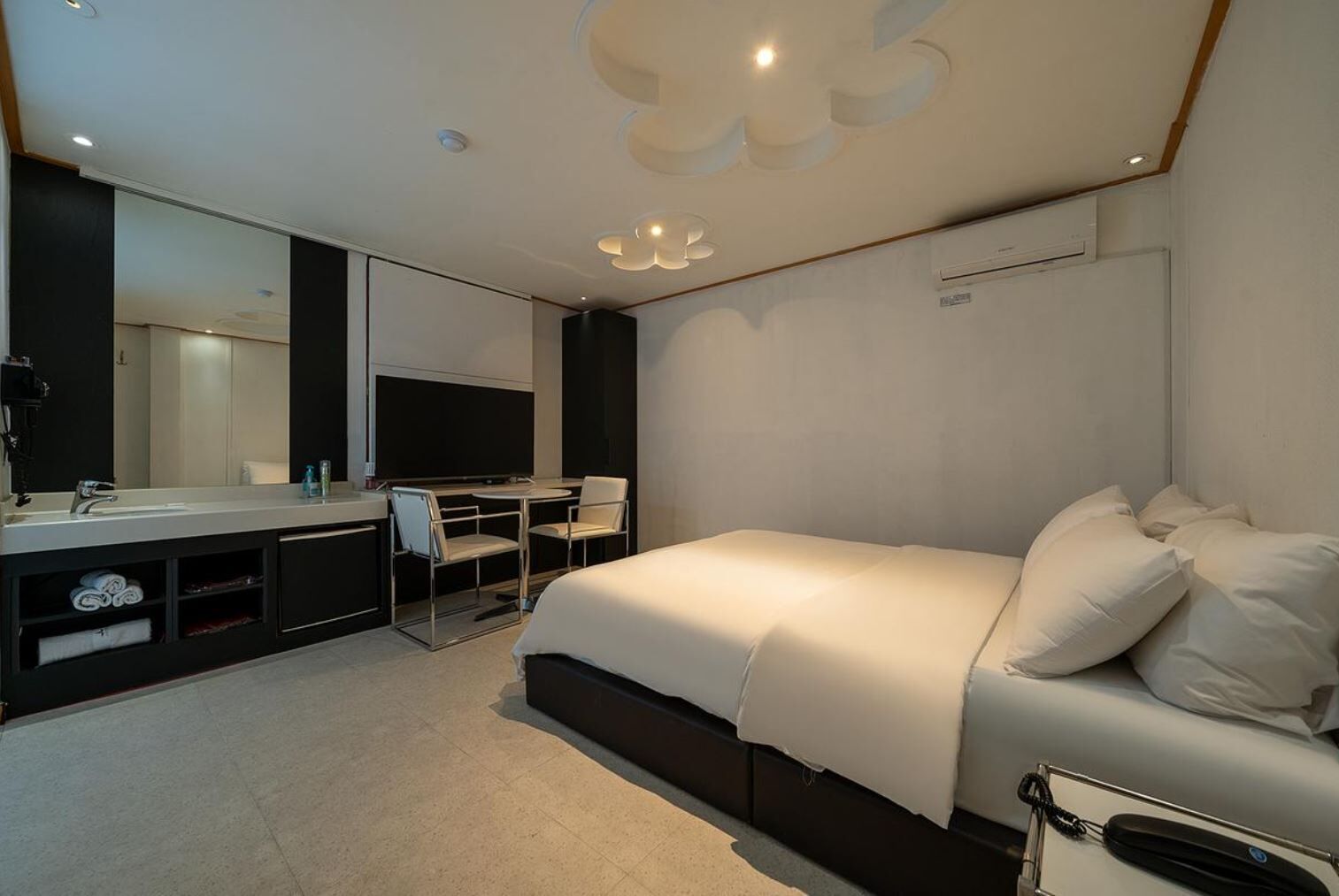 Standard Double Room | Free WiFi