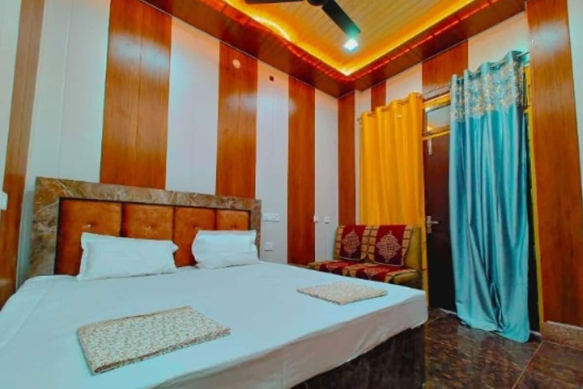 Deluxe Double Room, City View | WiFi (free), bed sheets