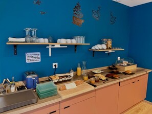 Continental breakfast for a fee on weekends - Charda Spa (Seyne)