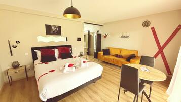 Deluxe tweepersoonskamer, uitzicht op bergen | Gratis wifi